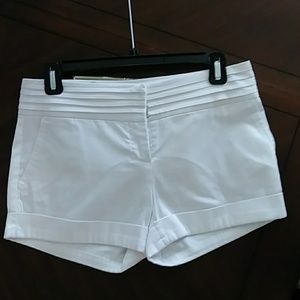 2b bebe short. Siz 2